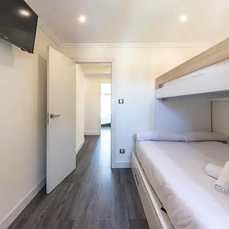 Akomodat En Moderno Y Luminoso Cerca De Aeropuerto Apartamento *