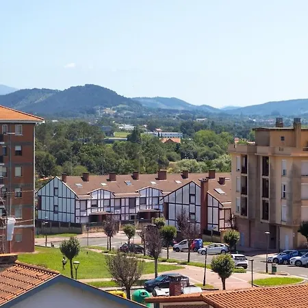 Akomodat En Moderno Y Luminoso Cerca De Aeropuerto Apartamento