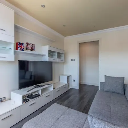 Apartment Akomodat En Moderno Y Luminoso Cerca De Aeropuerto